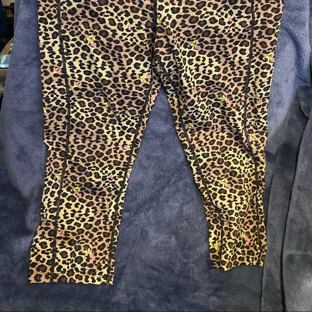 Betsy Johnson leggings with leopard print Calf length